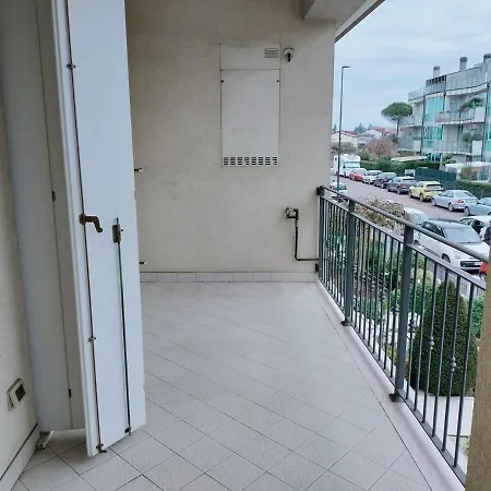 Posizione Con Posto Auto E Giardino Rawenna