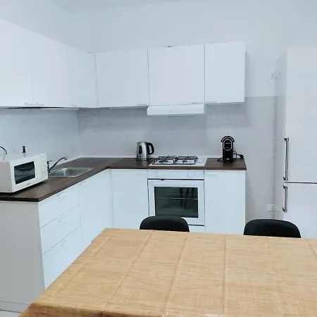 Posizione Con Posto Auto E Giardino Ravenna