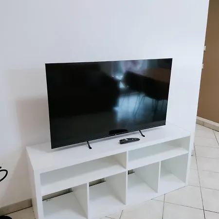 Posizione Con Posto Auto E Giardino *