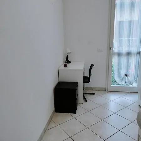 Posizione Con Posto Auto E Giardino Daire *