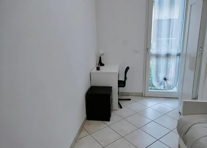 Posizione Con Posto Auto E Giardino Lägenhet *